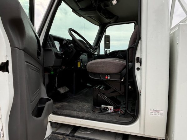 2020 International Service Truck - Image 2