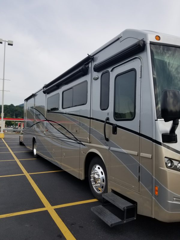 2017 Winnebago - Image 2