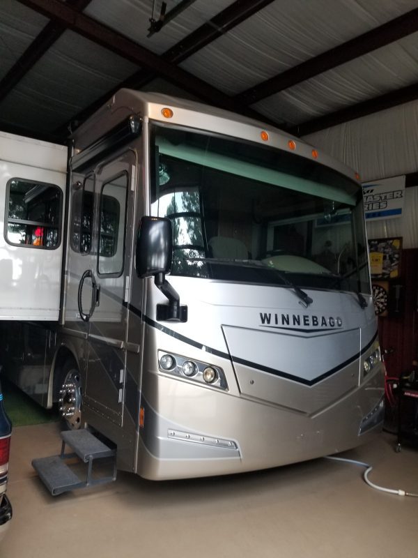 2017 Winnebago - Image 3