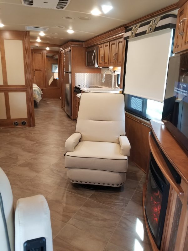 2017 Winnebago - Image 5