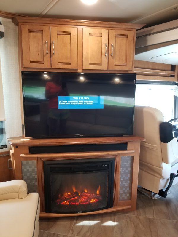 2017 Winnebago - Image 6