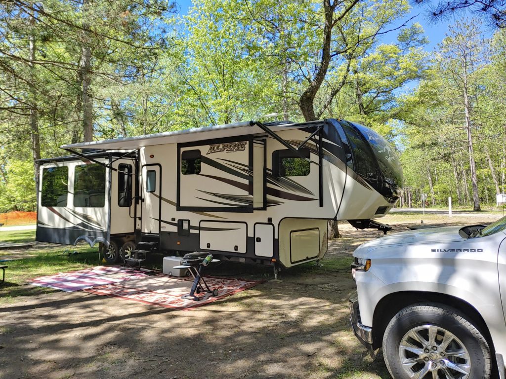 2016 KEYSTONE RV CO ALPINE 3590RS – Nationwide Auctions